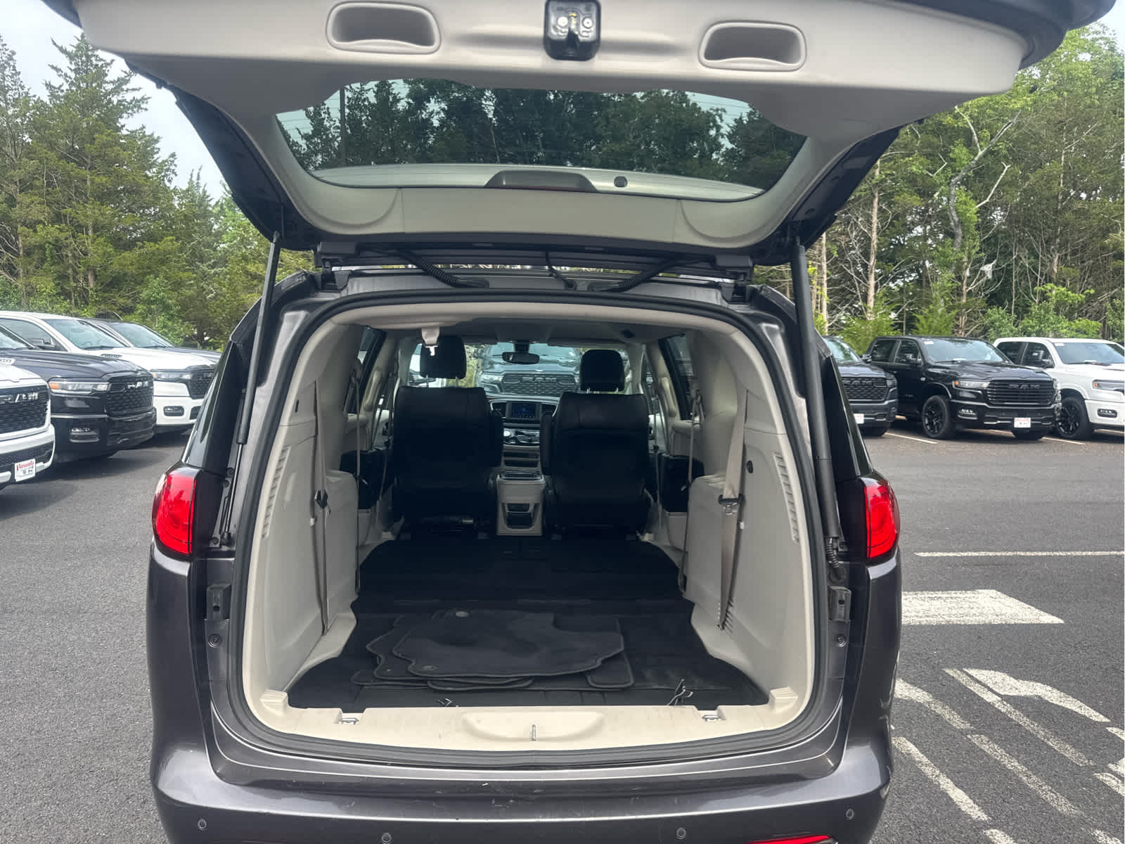 2020 Chrysler Voyager LXI