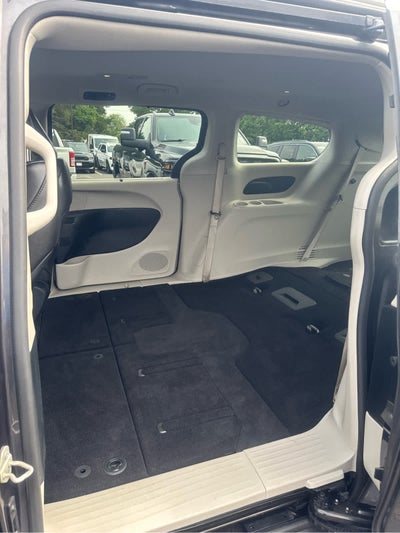 2020 Chrysler Voyager LXI