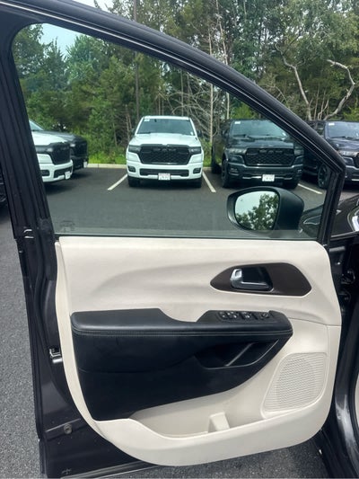 2020 Chrysler Voyager LXI