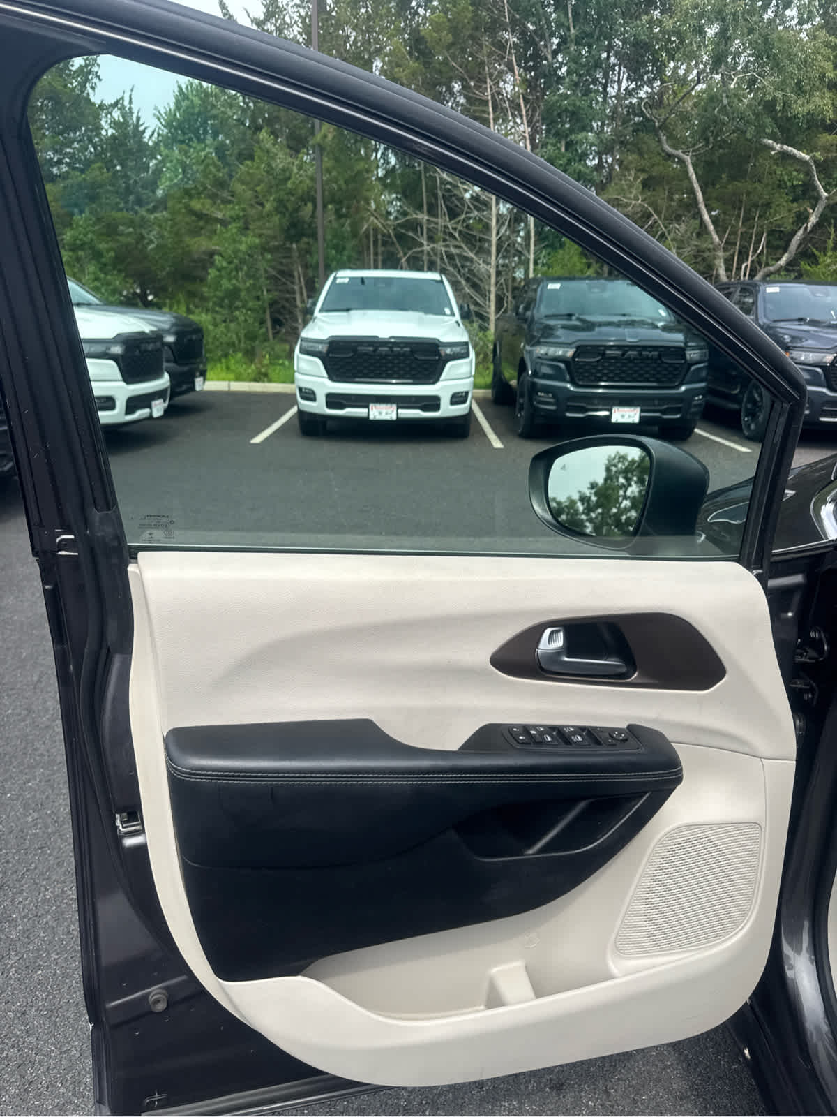 2020 Chrysler Voyager LXI