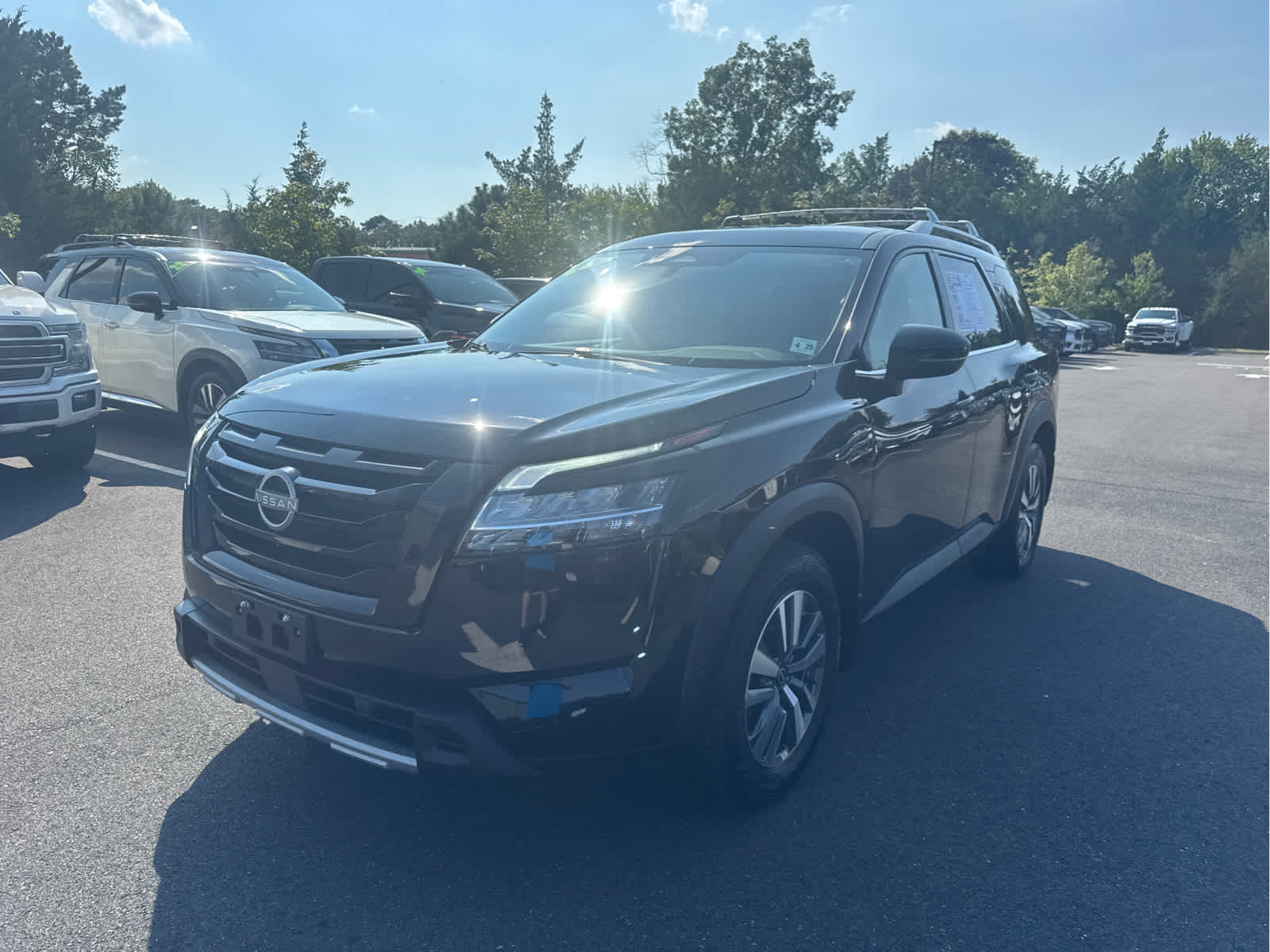 2024 Nissan Pathfinder SL