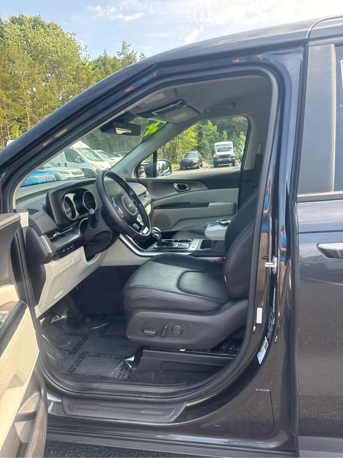2024 Kia Carnival LX