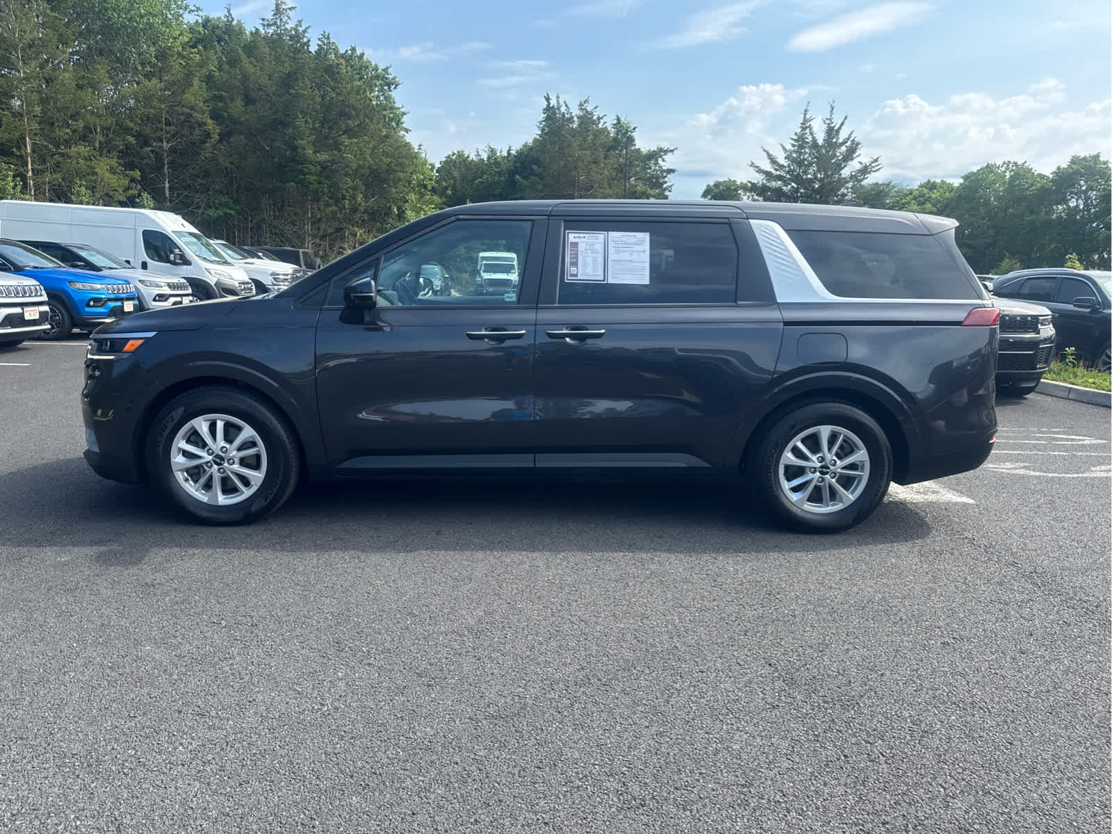 2024 Kia Carnival LX