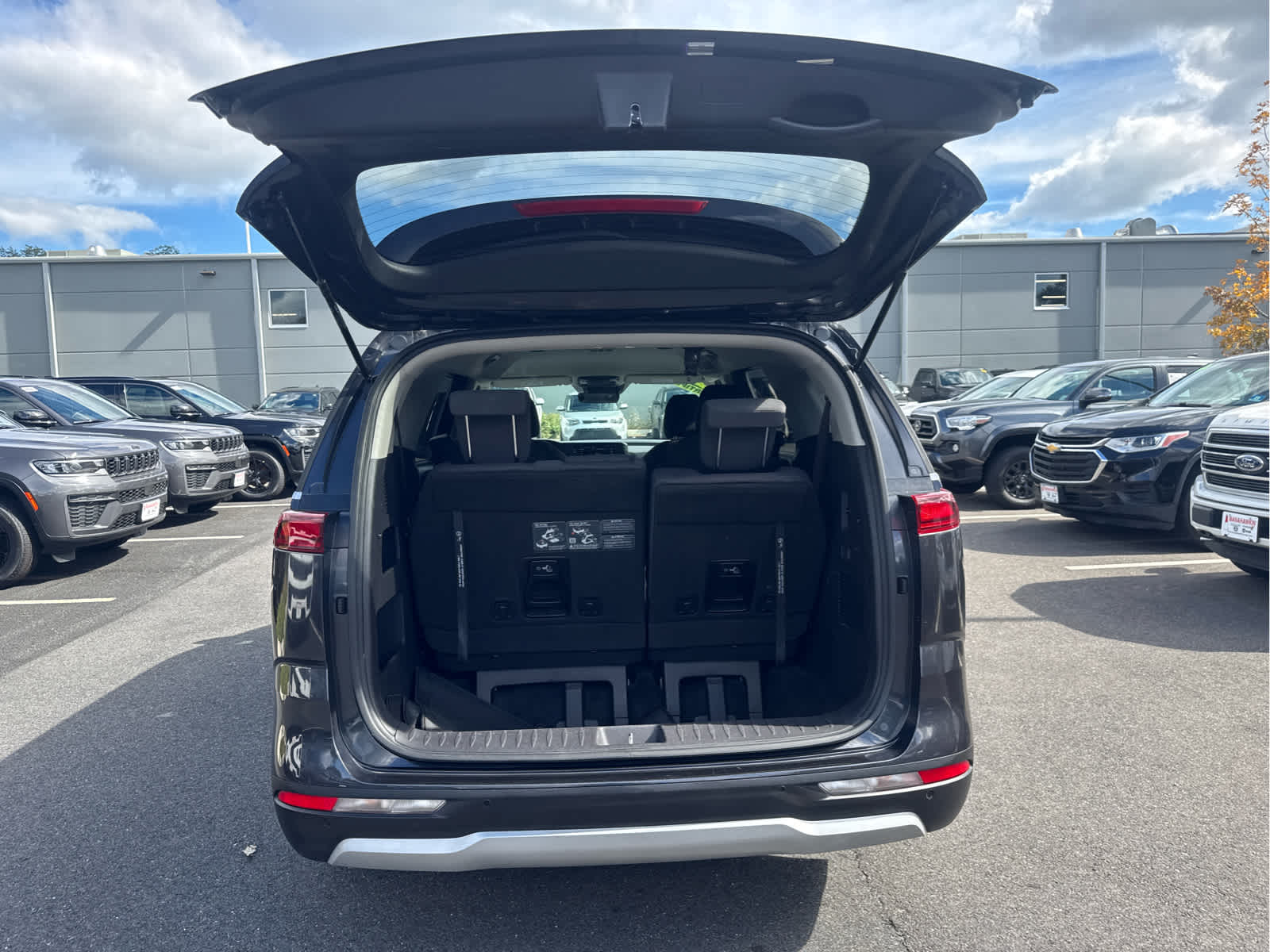 2024 Kia Carnival LX