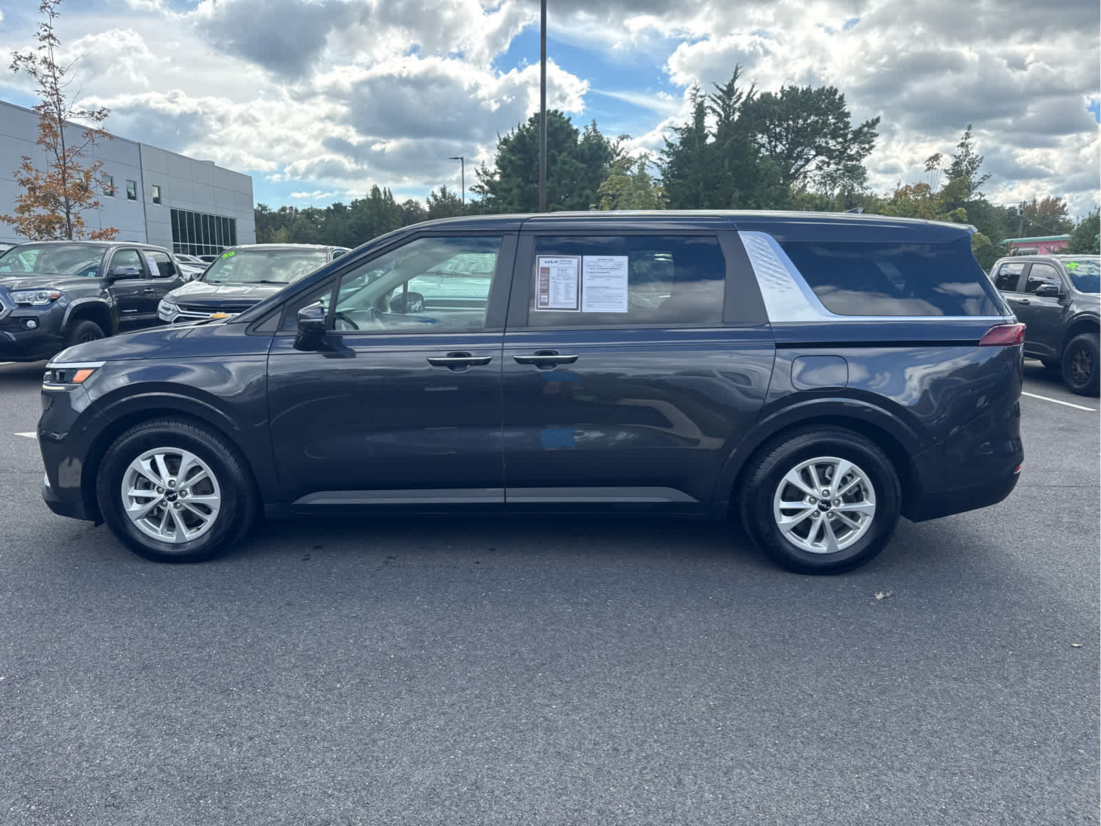2024 Kia Carnival LX