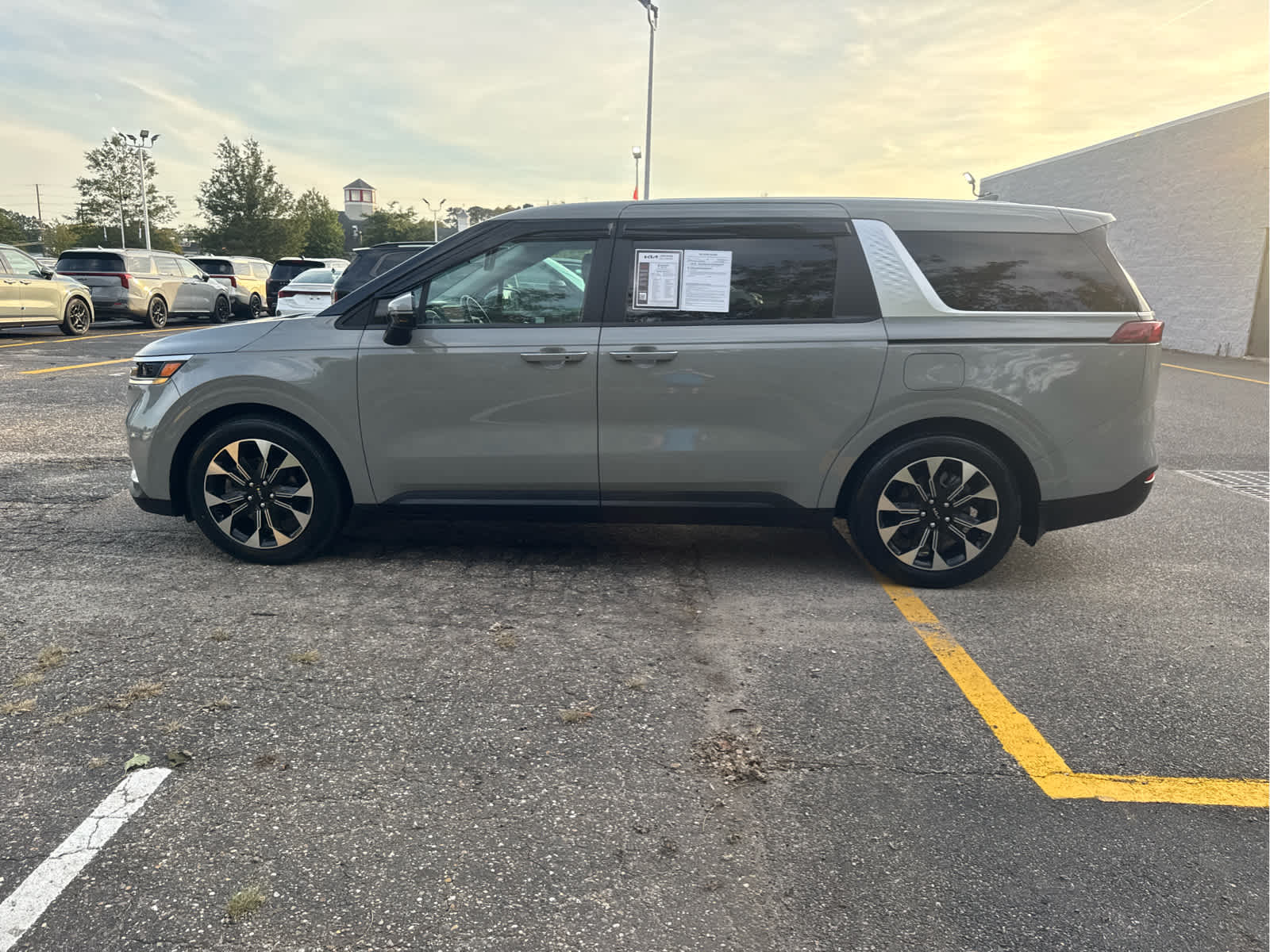 2024 Kia Carnival EX