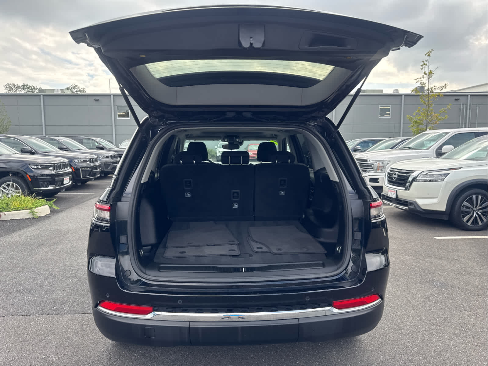 2023 Jeep Grand Cherokee Laredo X