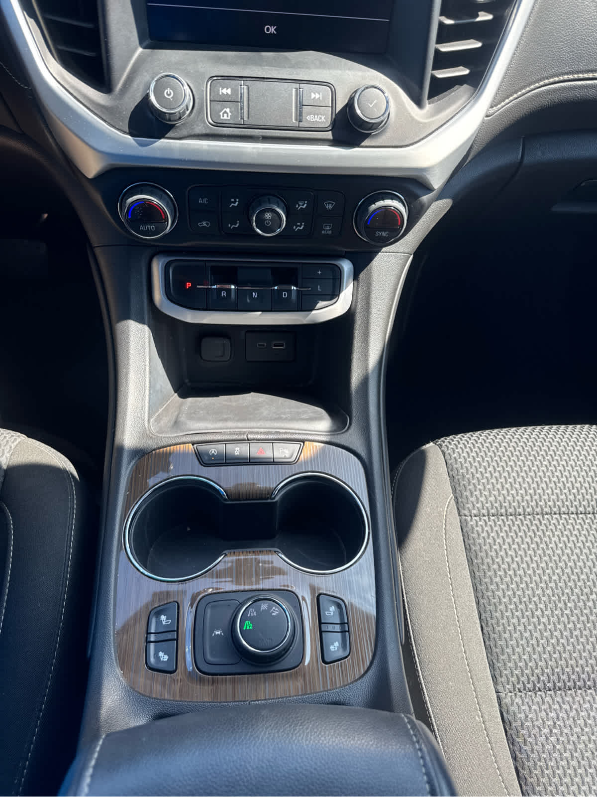 2023 GMC Acadia SLE