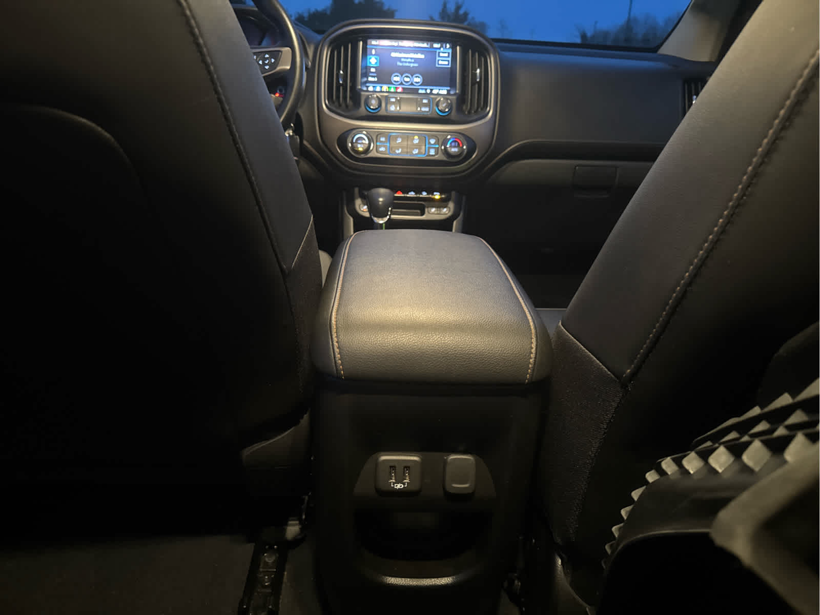 2022 GMC Canyon 4WD AT4 w/Leather