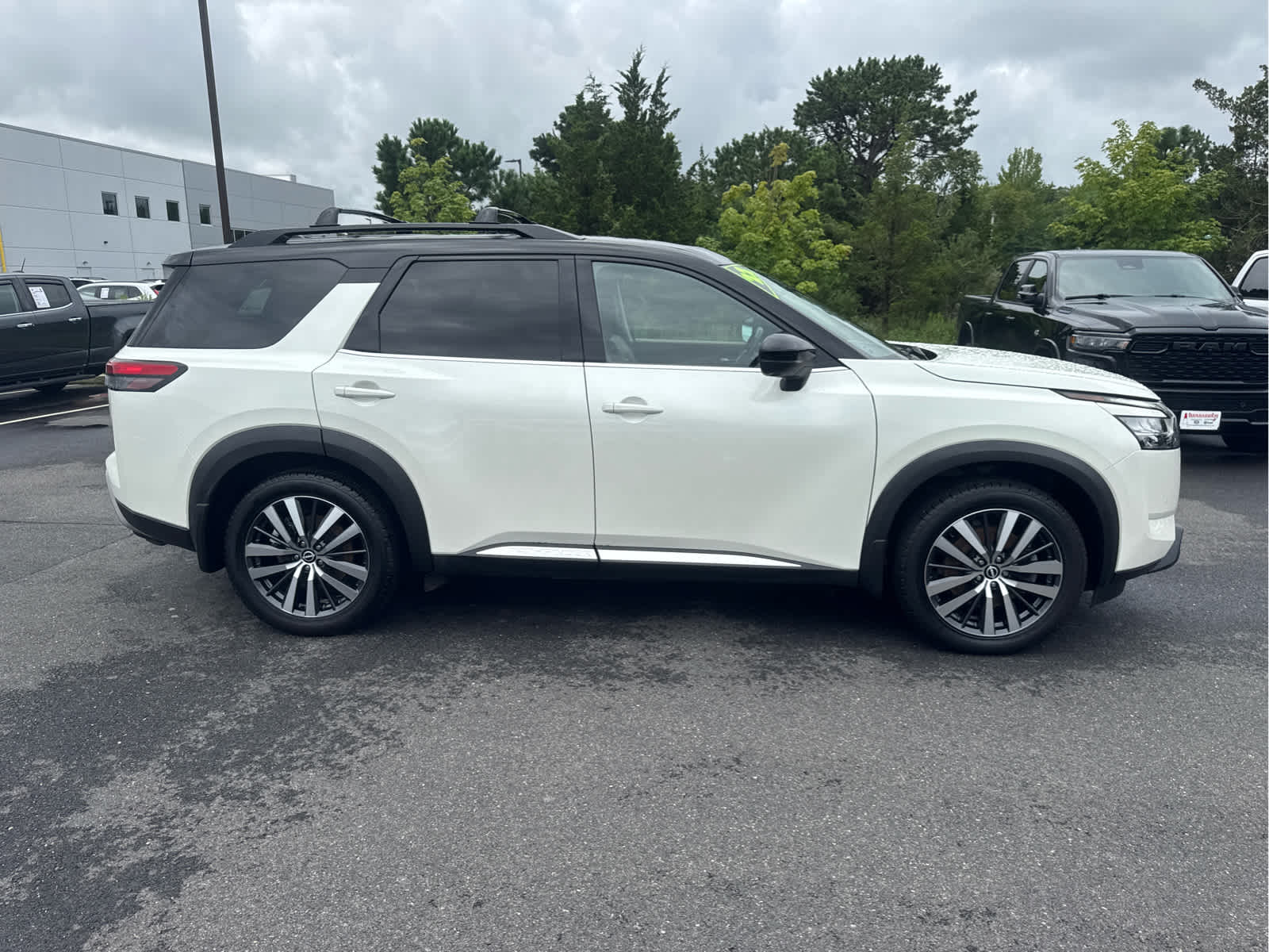 2022 Nissan Pathfinder Platinum