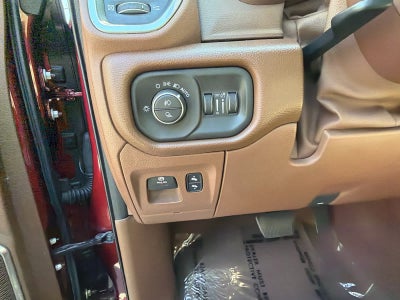 2019 RAM 1500 Laramie Crew Cab 4x4 5'7" Box