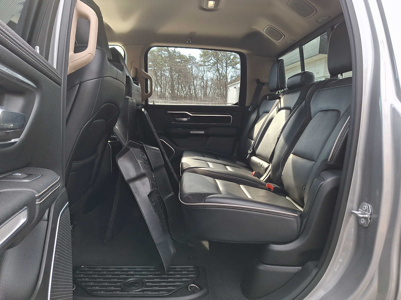 2019 RAM 1500 Laramie Crew Cab 4x4 5'7" Box