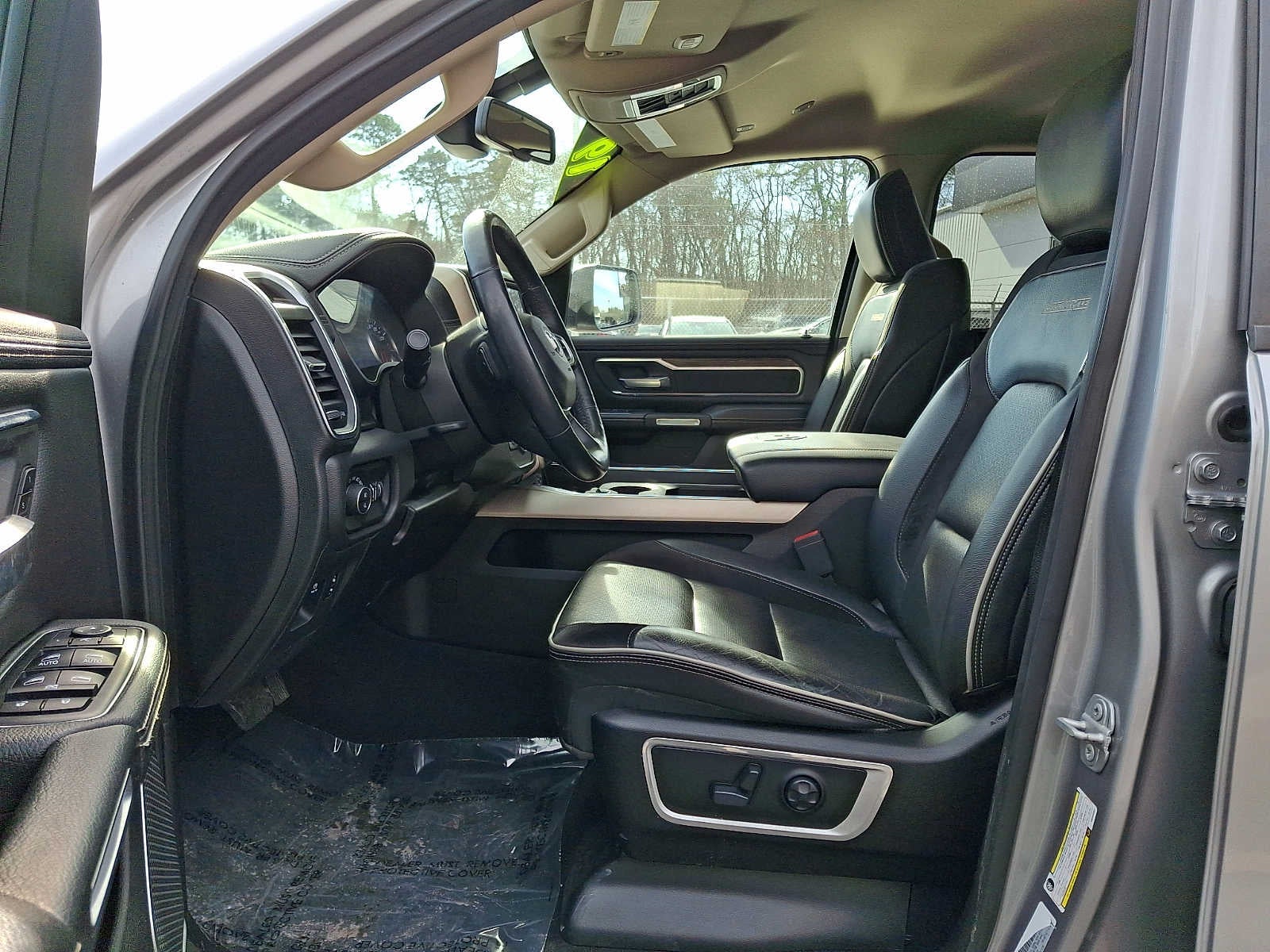 2019 RAM 1500 Laramie Crew Cab 4x4 5'7" Box