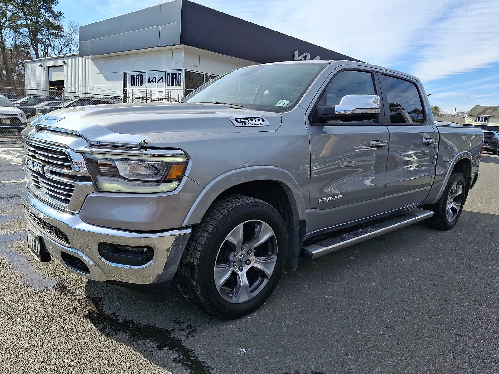 2019 RAM 1500 Laramie Crew Cab 4x4 5'7" Box